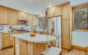 Northstar Village Townhouse Walkable to Ski Slopes and Recreation Center - Truckee, California