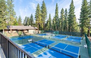 Northstar Village Townhouse Walkable to Ski Slopes and Recreation Center - Truckee, California