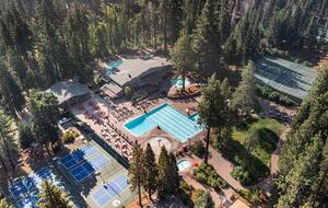 Northstar Village Townhouse Walkable to Ski Slopes and Recreation Center - Truckee, California