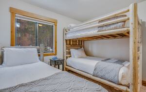 Northstar Village Townhouse Walkable to Ski Slopes and Recreation Center - Truckee, California