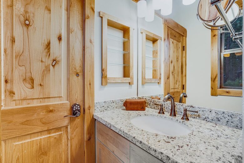 Northstar Village Townhouse Walkable to Ski Slopes and Recreation Center - Truckee, California