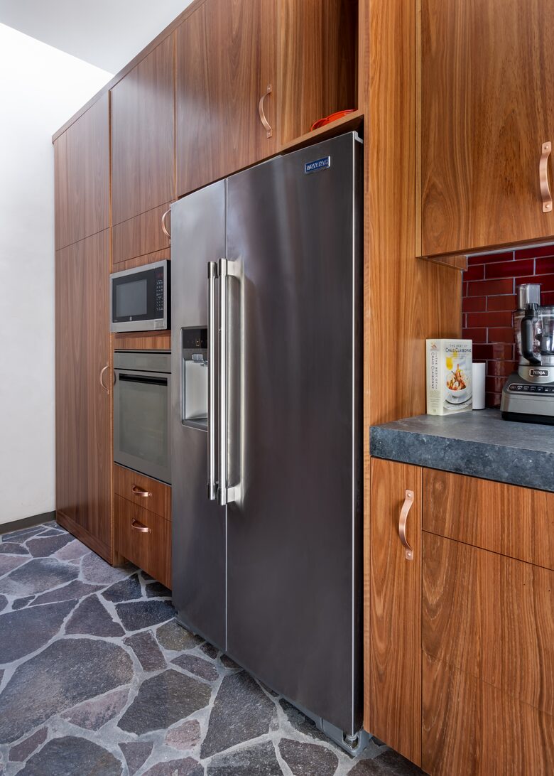 Washer/dryer, micro, oven and fridge, blender, toaster, food processor