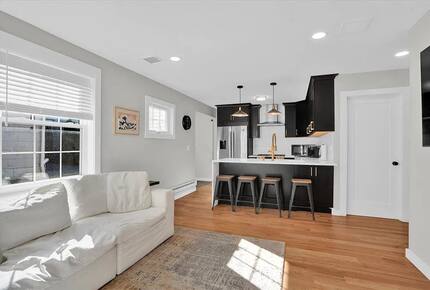 Modern Heights Cottage Near NYC & Washington Park - Jersey City, New Jersey