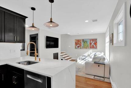 Modern Heights Cottage Near NYC & Washington Park - Jersey City, New Jersey