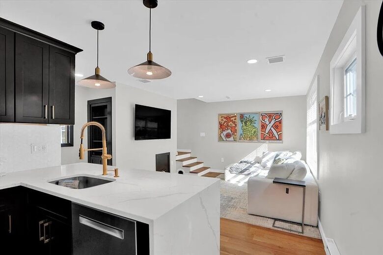Modern Heights Cottage Near NYC & Washington Park - Jersey City, New Jersey