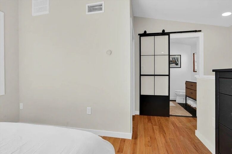 Modern Heights Cottage Near NYC & Washington Park - Jersey City, New Jersey