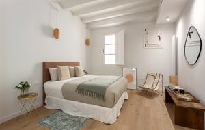 Stylish Historic Flat Steps from Barcelona’s Waterfront - Barcelona, Spain