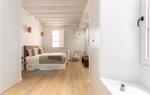 Stylish Historic Flat Steps from Barcelona’s Waterfront - Barcelona, Spain