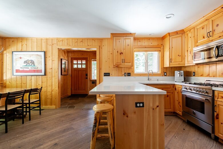 Walkable Lake Tahoe Escape Near Dining & Beach - Tahoe City, California
