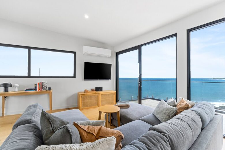 360° Ocean Views Above the Great Ocean Road - Wye River, Australia
