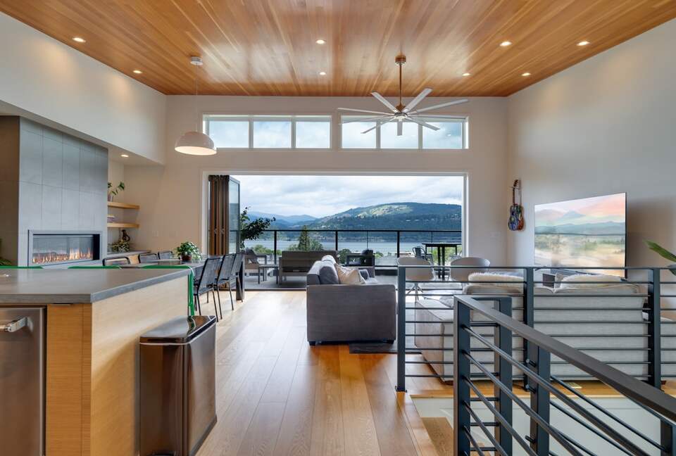 Downtown Hood River Townhome with Columbia Gorge Views - Hood River, Oregon