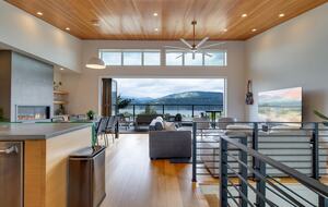 Downtown Hood River Townhome with Columbia Gorge Views - Hood River, Oregon