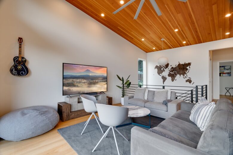 Downtown Hood River Townhome with Columbia Gorge Views - Hood River, Oregon