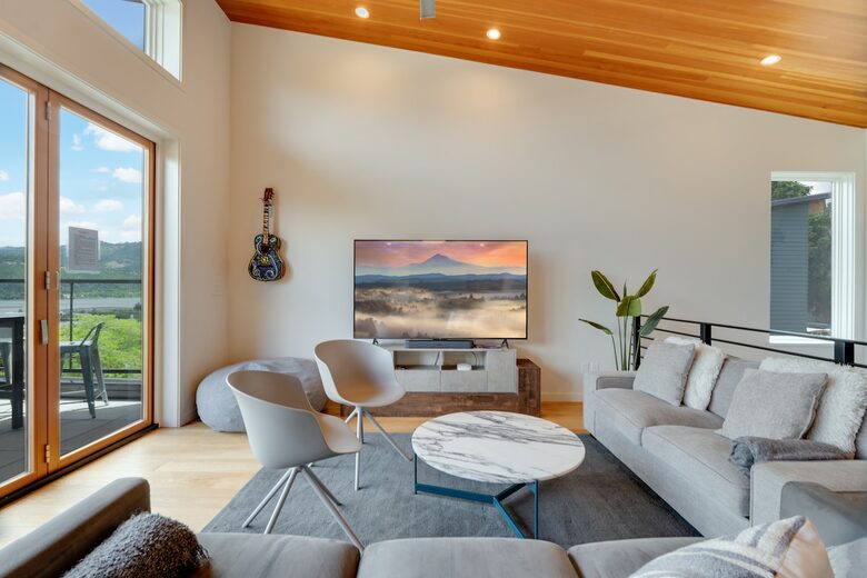 Downtown Hood River Townhome with Columbia Gorge Views - Hood River, Oregon