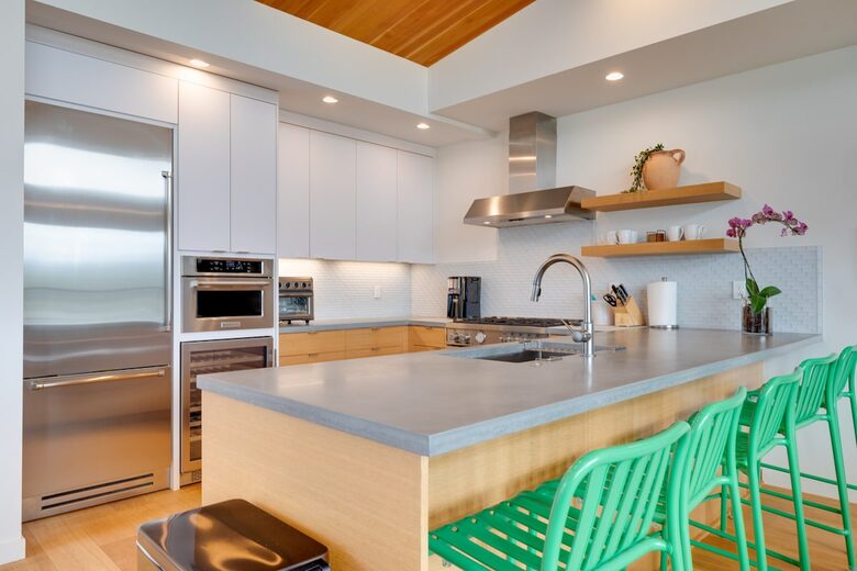 Downtown Hood River Townhome with Columbia Gorge Views - Hood River, Oregon