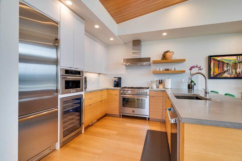 Downtown Hood River Townhome with Columbia Gorge Views - Hood River, Oregon