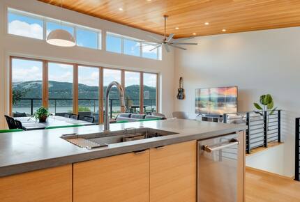 Downtown Hood River Townhome with Columbia Gorge Views - Hood River, Oregon