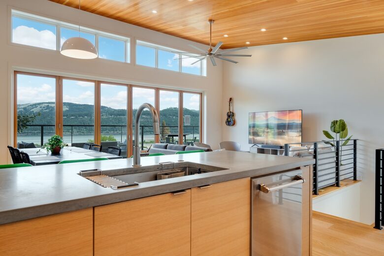 Downtown Hood River Townhome with Columbia Gorge Views - Hood River, Oregon