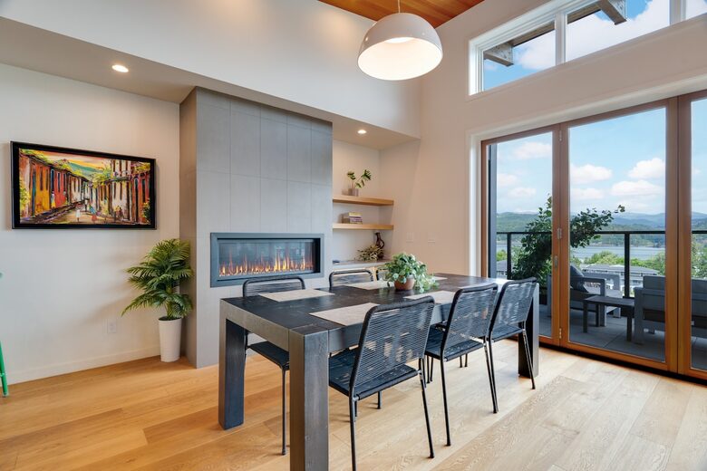 Downtown Hood River Townhome with Columbia Gorge Views - Hood River, Oregon