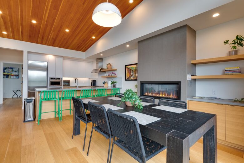 Downtown Hood River Townhome with Columbia Gorge Views - Hood River, Oregon