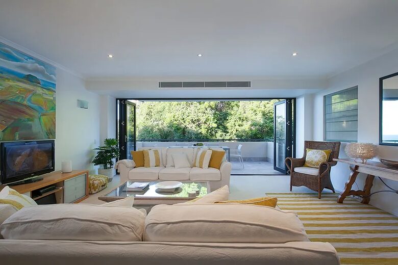 Spacious Multi-Level Coolum Escape with Panoramic Ocean Views - Coolum Beach, Australia