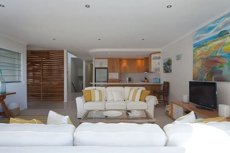 Spacious Multi-Level Coolum Escape with Panoramic Ocean Views - Coolum Beach, Australia