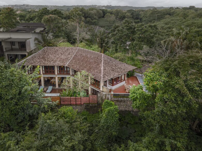 Elegant Jimbaran Retreat with Resort Amenities & Lush Privacy - Jimbaran Bay, Indonesia
