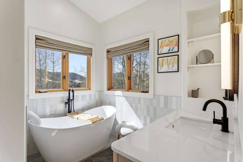 Master Bathroom Tub