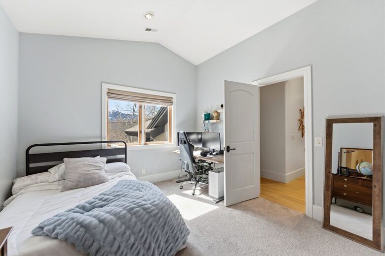 Upstairs Bedroom 2