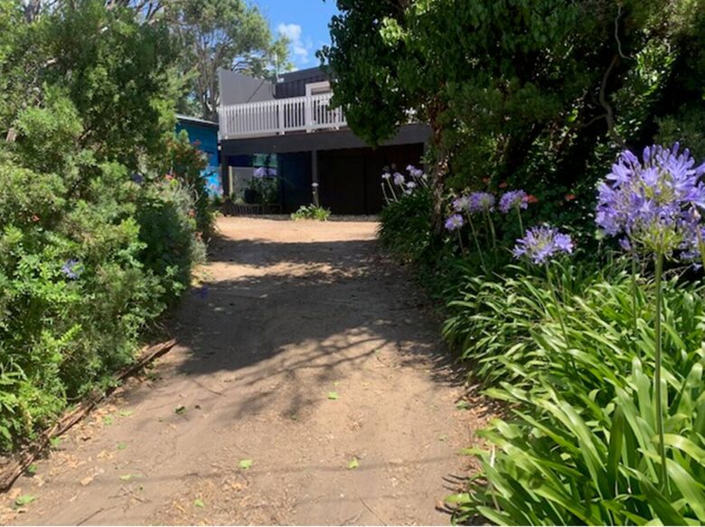Back Beach Retreat Among the Trees in Blairgowrie - Melbourne, Australia