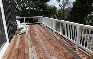 Back Beach Retreat Among the Trees in Blairgowrie - Melbourne, Australia