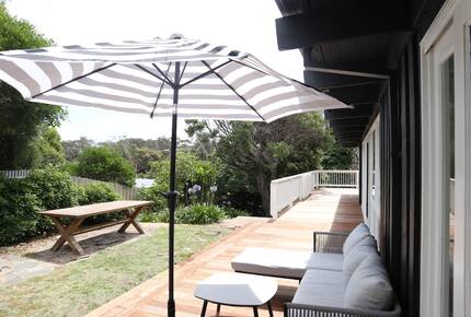 Back Beach Retreat Among the Trees in Blairgowrie - Melbourne, Australia