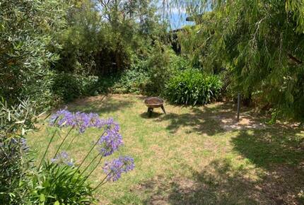 Back Beach Retreat Among the Trees in Blairgowrie - Melbourne, Australia
