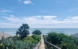 Relaxed Beach House in Sea Woods Community - New Smyrna Beach, Florida