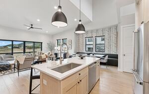 A Modern Mountain Retreat Near Deer Valley with Game Room & Hot Tub - Heber City, Utah