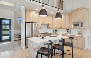 A Modern Mountain Retreat Near Deer Valley with Game Room & Hot Tub - Heber City, Utah