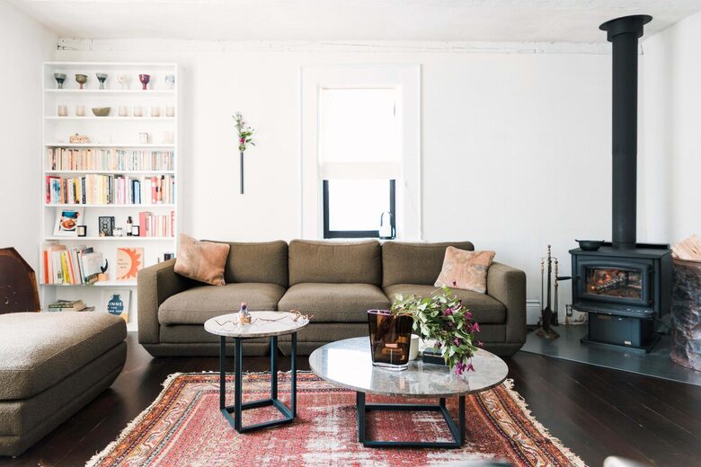 A Design-Led Country Home Near Sandbanks and East Lake - Cherry Valley, Canada
