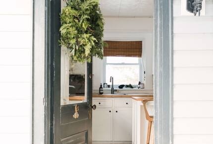 A Design-Led Country Home Near Sandbanks and East Lake - Cherry Valley, Canada