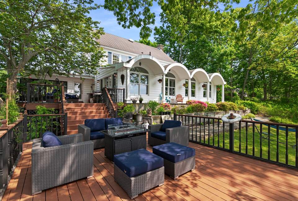 Niantic River Escape with Long Island Sound Access - Waterford, Connecticut