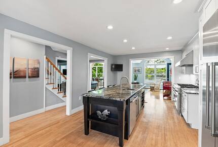 Niantic River Escape with Long Island Sound Access - Waterford, Connecticut