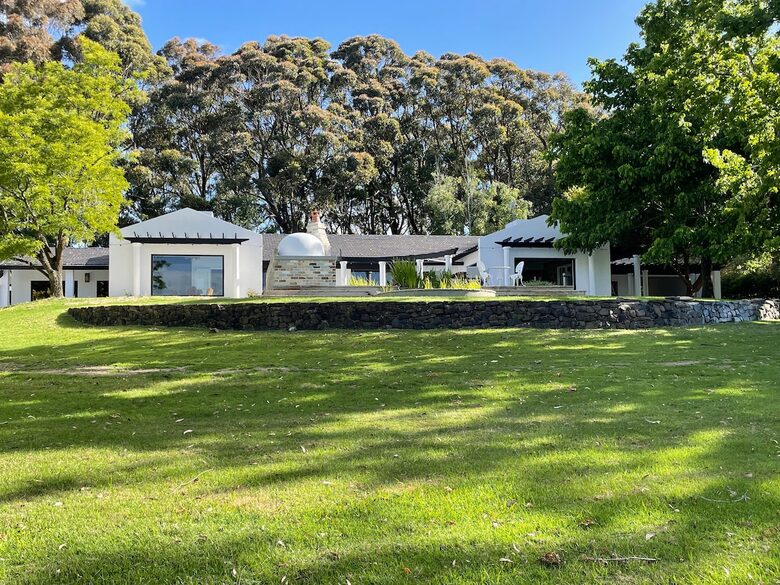 A Private Country Estate with Guest House in Exeter - Exeter, Australia