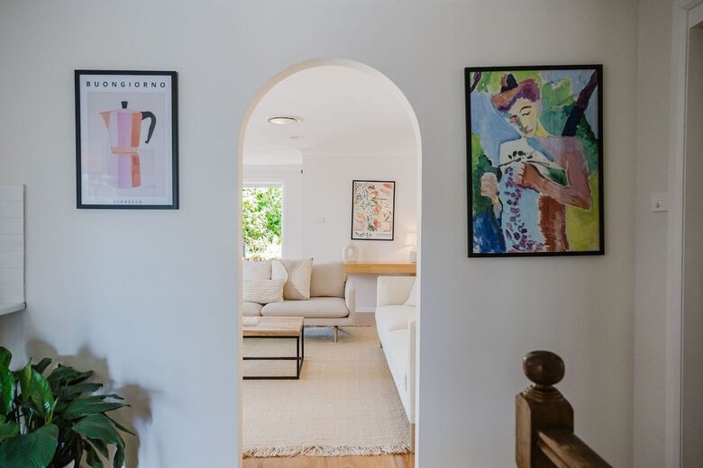 Light-Filled Coastal Living in Mollymook Beach - Mollymook Beach, Australia