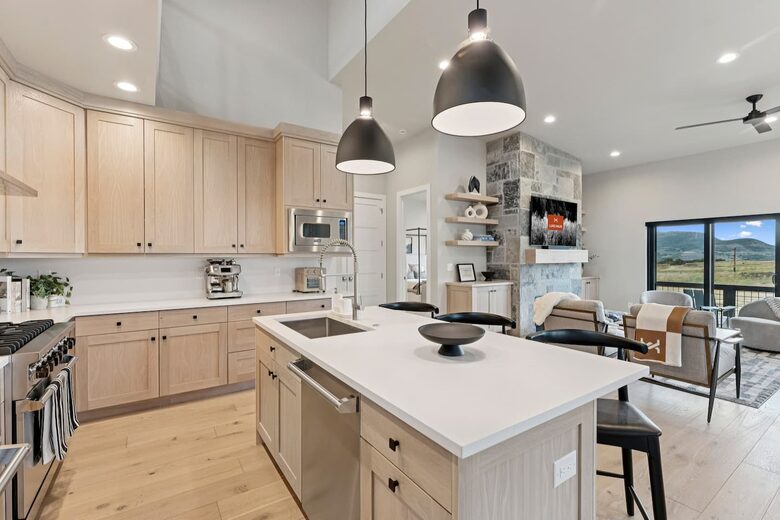 A Modern Mountain Retreat Near Deer Valley with Game Room & Hot Tub - Heber City, Utah