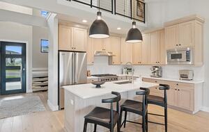A Modern Mountain Retreat Near Deer Valley with Game Room & Hot Tub - Heber City, Utah