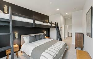 A Modern Mountain Retreat Near Deer Valley with Game Room & Hot Tub - Heber City, Utah