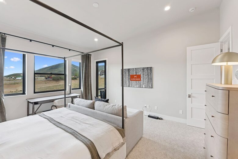 A Modern Mountain Retreat Near Deer Valley with Game Room & Hot Tub - Heber City, Utah