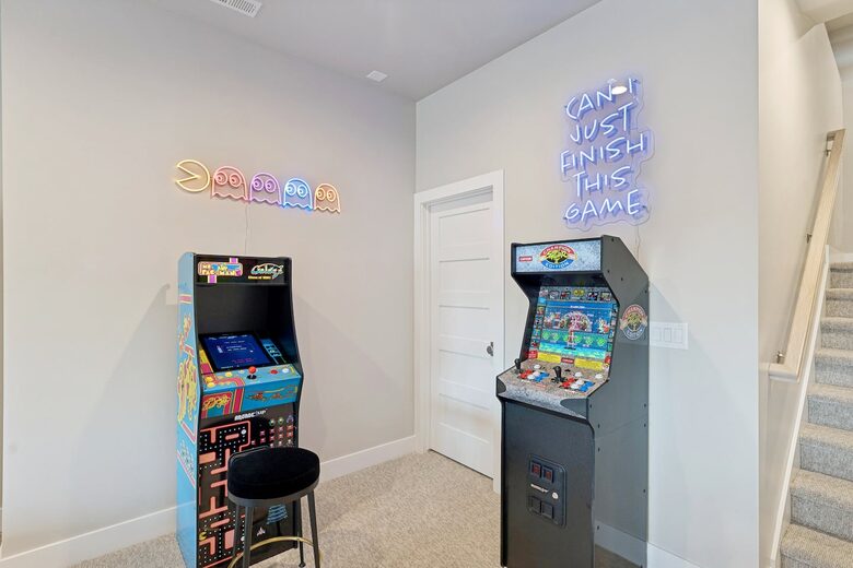 A Modern Mountain Retreat Near Deer Valley with Game Room & Hot Tub - Heber City, Utah