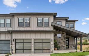 A Modern Mountain Retreat Near Deer Valley with Game Room & Hot Tub - Heber City, Utah