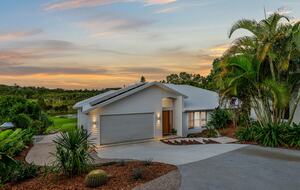 Private Acreage Retreat | Sunset Views, Pool & Fire Pit - Bli Bli, Australia