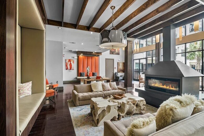 Contemporary City Retreat in Houston - Houston, Texas